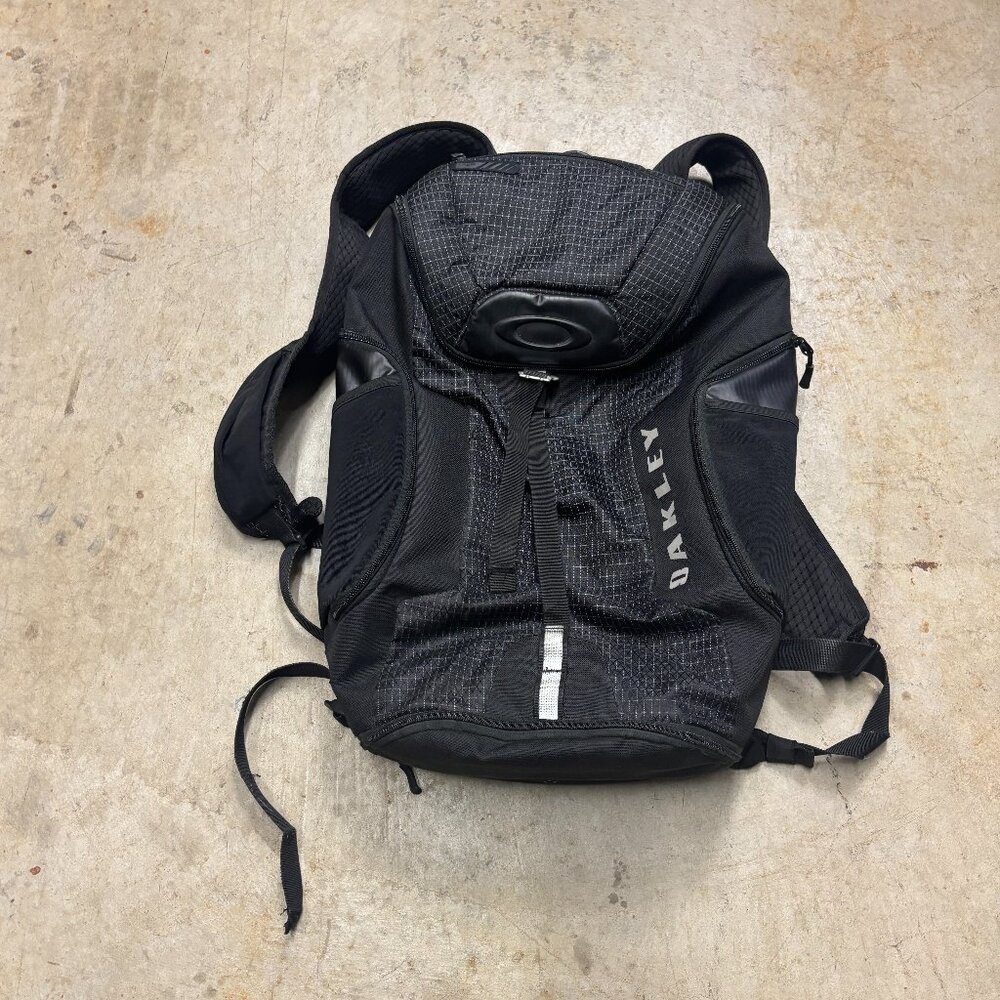 Oakley Backpack Black Gray Gorp Outdoors Hiking‎ Pack
